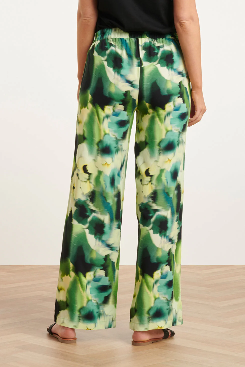 24428 Mashed Lemon Zomer Wijde Broek Met Abstracte Bloemenprint - Tinten | Black - Yellow - Image 6
