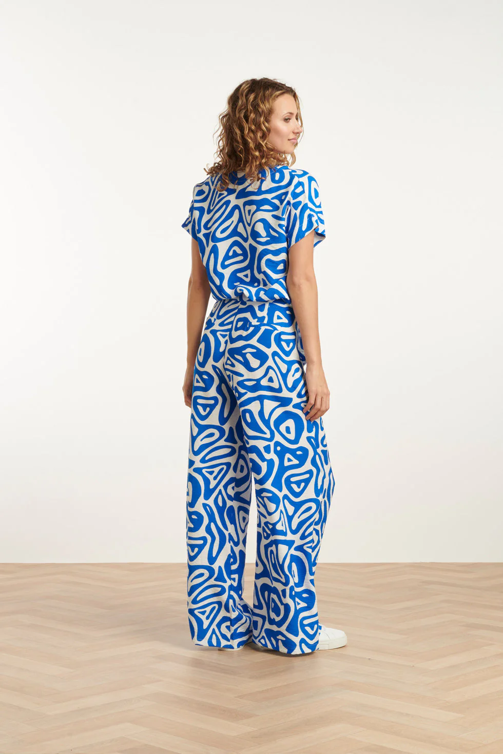 25004 Wijde Broek Met Te Abstracte Print | Cobalt - White - Image 5