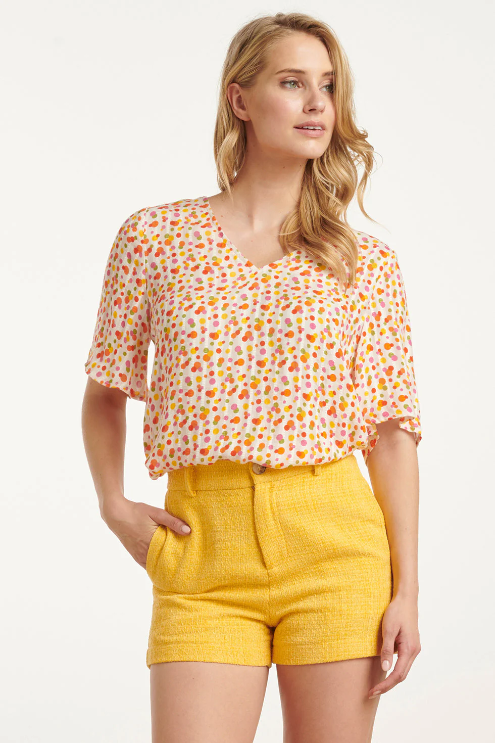 25010 V-Hals Top Met  Polka Dot Print | White - Muticolour - Image 4