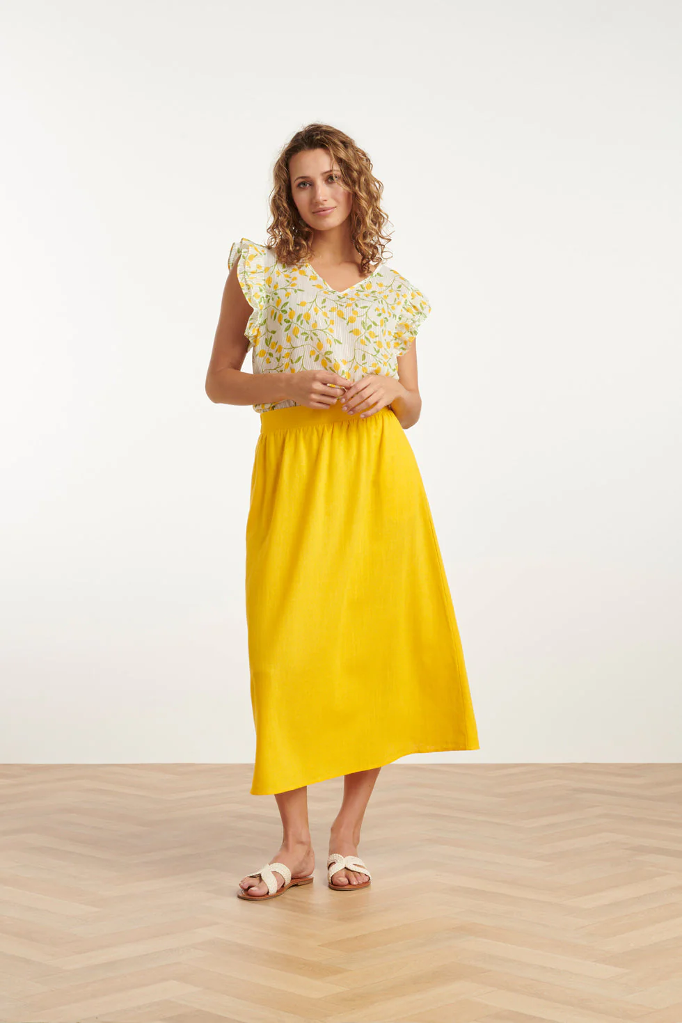 25012 Chiffon Top Met Frilly Mouwencitroenprint | White - Muticolour - Image 3