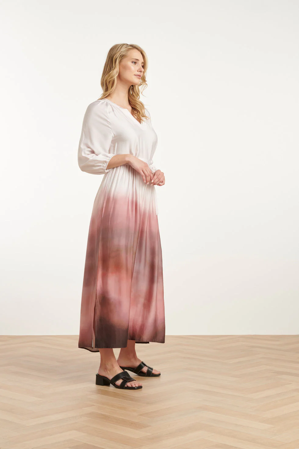 25021 Maxi Jurk Met Vintage Mauve Ombre Print | Off White - Old Pink - Image 4