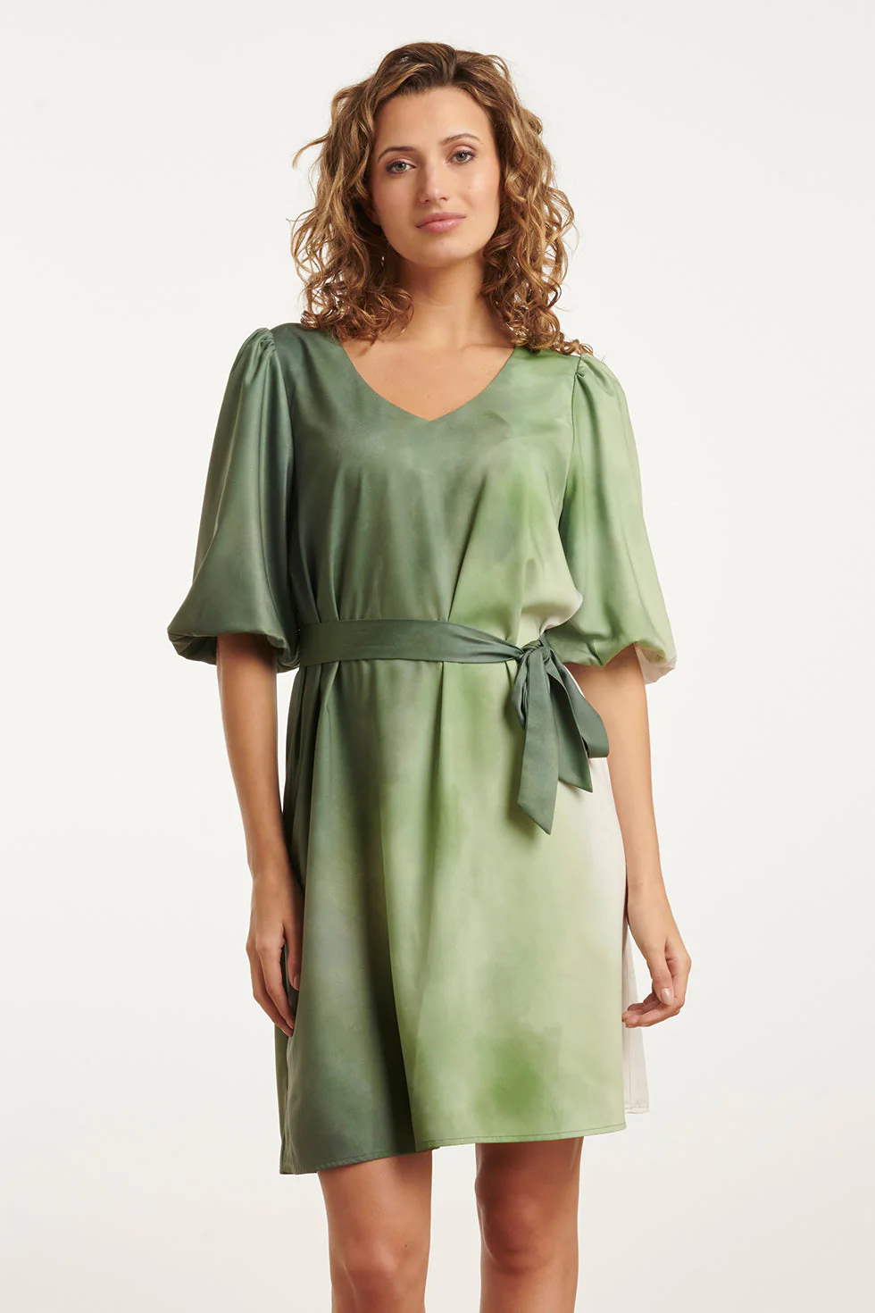 25022 V-Vormige Jurk Met Ballonmouwen Ombre Print | Off White - Light Green