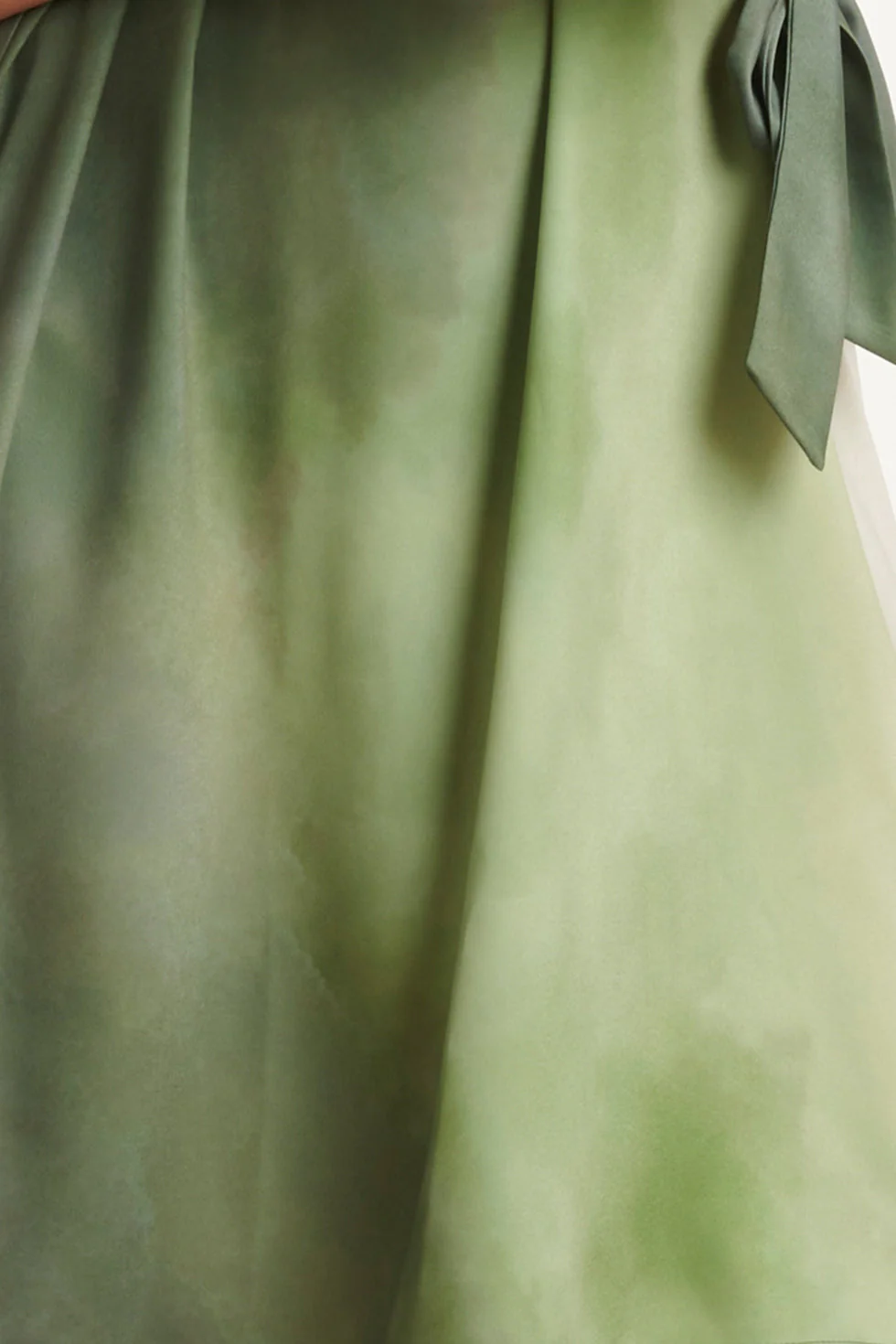 25022 V-Vormige Jurk Met Ballonmouwen Ombre Print | Off White - Light Green - Image 8