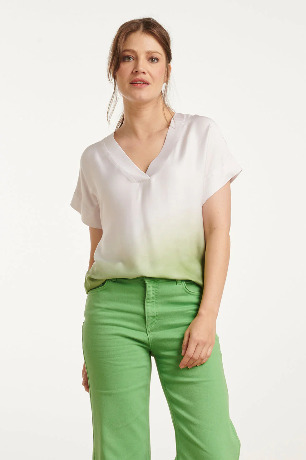 25023 Loose Fit V-Paneel Top Met Ombre Print | Off White - Light Green