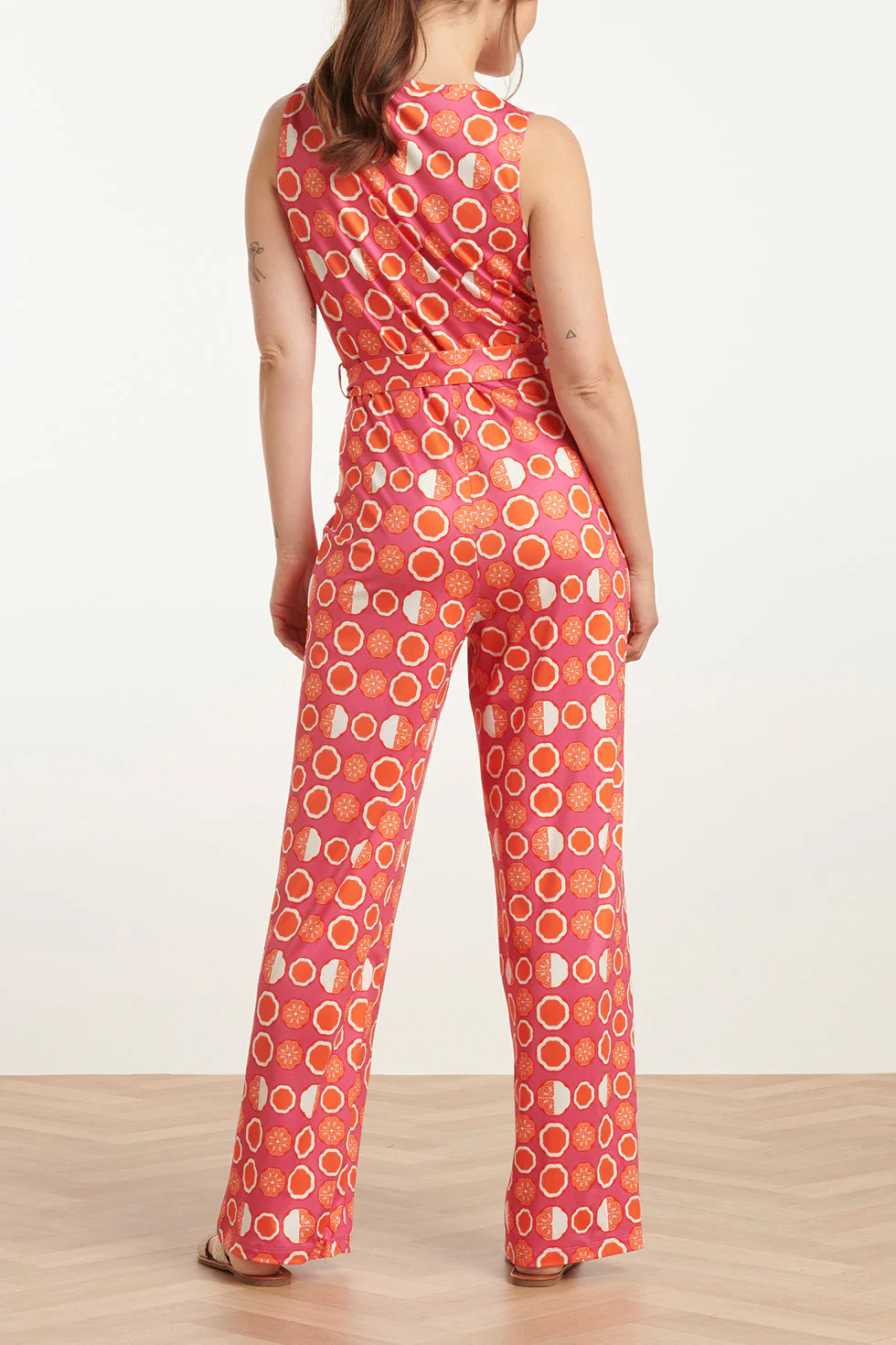 25025 V-Hals Jumpsuit Met Grafische  Fruitprint | Pink - Muticolour - Image 6