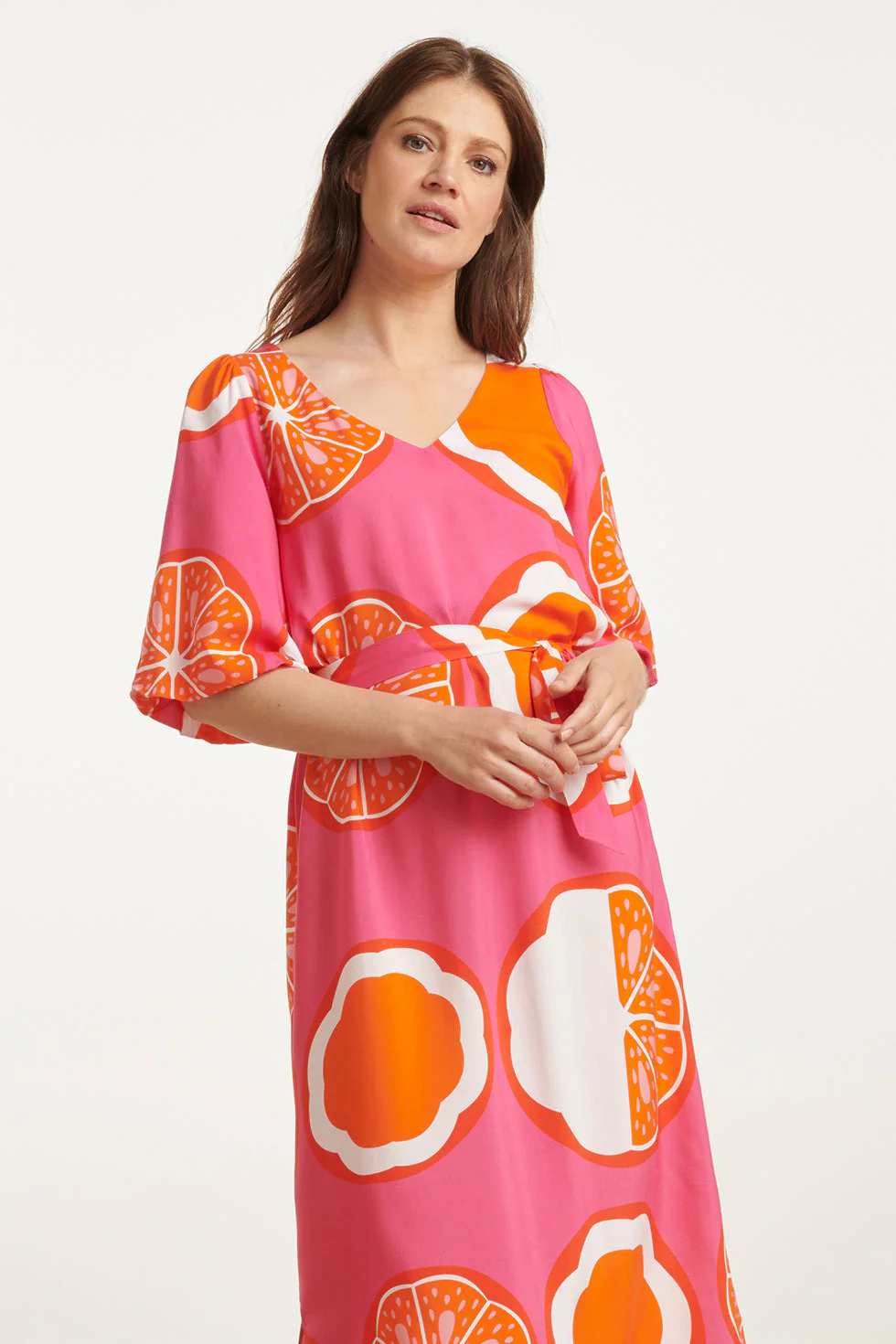 25028 V-Neck Midi Jurk Met Ballonmouwengrafisch Fruitprint | Pink - Muticolour - Image 4