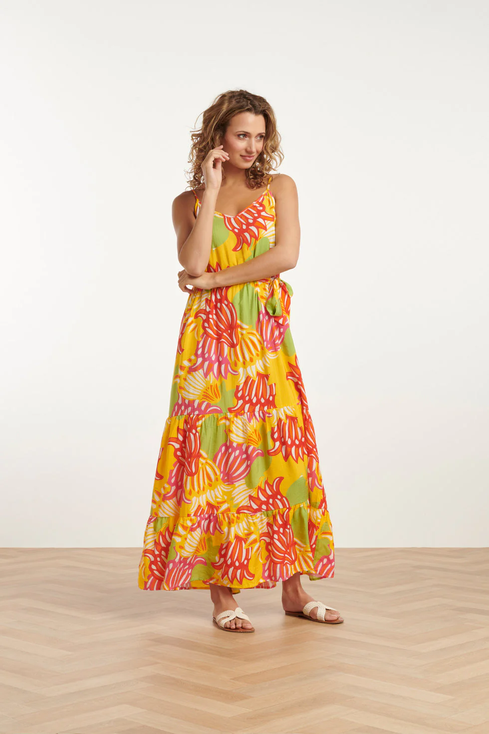 25029 Felgede Maxi Jurk Met Bloemenprint | Muticolour - Image 4