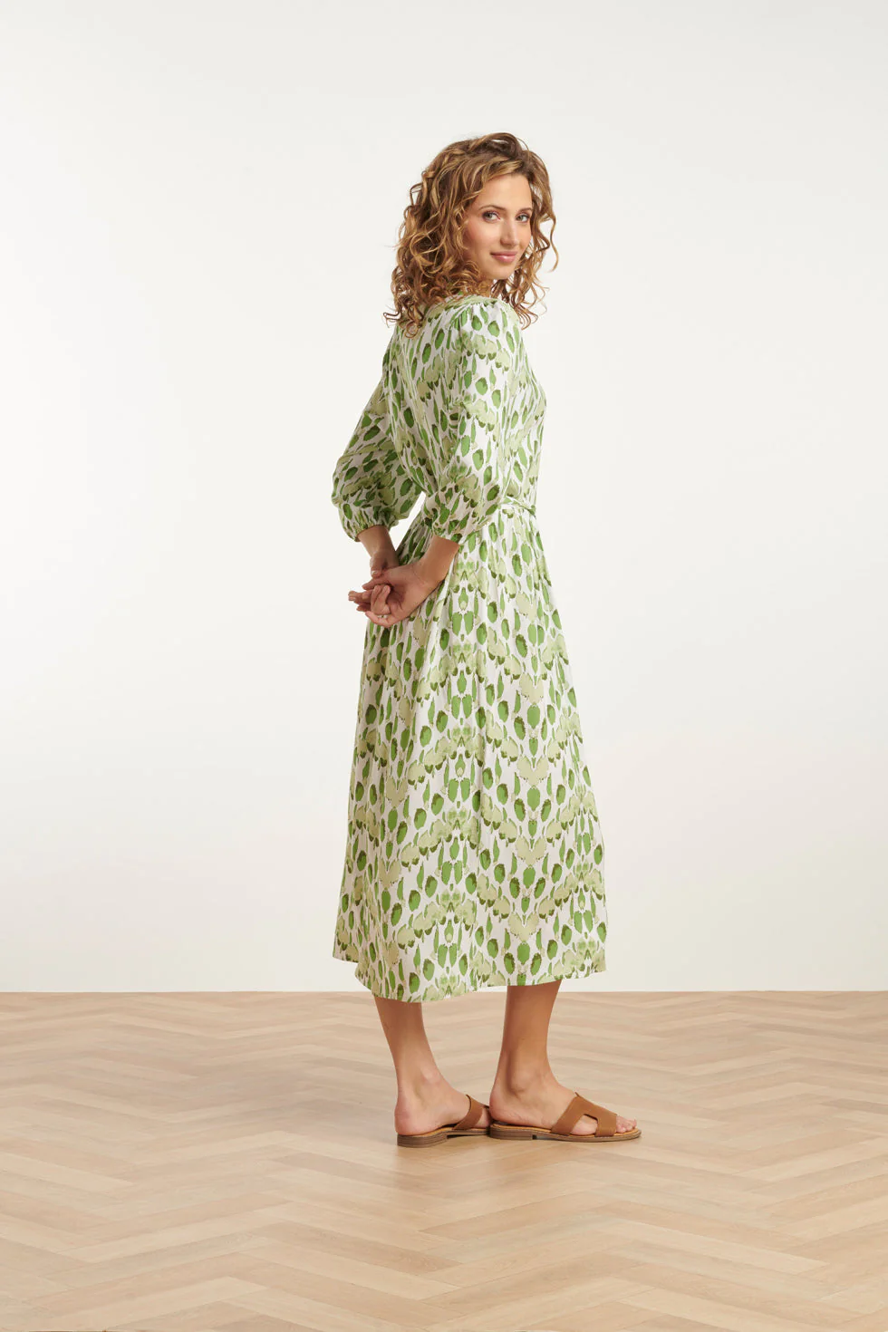 25032 V-Hals Midi Jurk Met Slangenprint | White - Light Green - Image 5