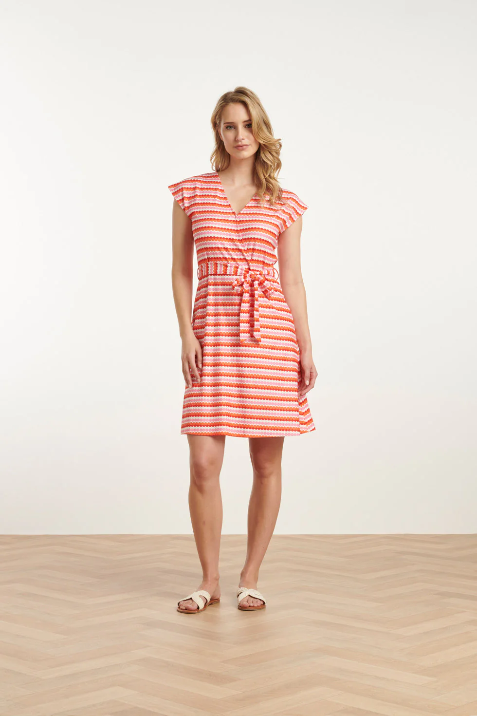 25037 V-Hals Overlapped Korte Jurk Met Grafische Dots, | Muticolour - Image 3