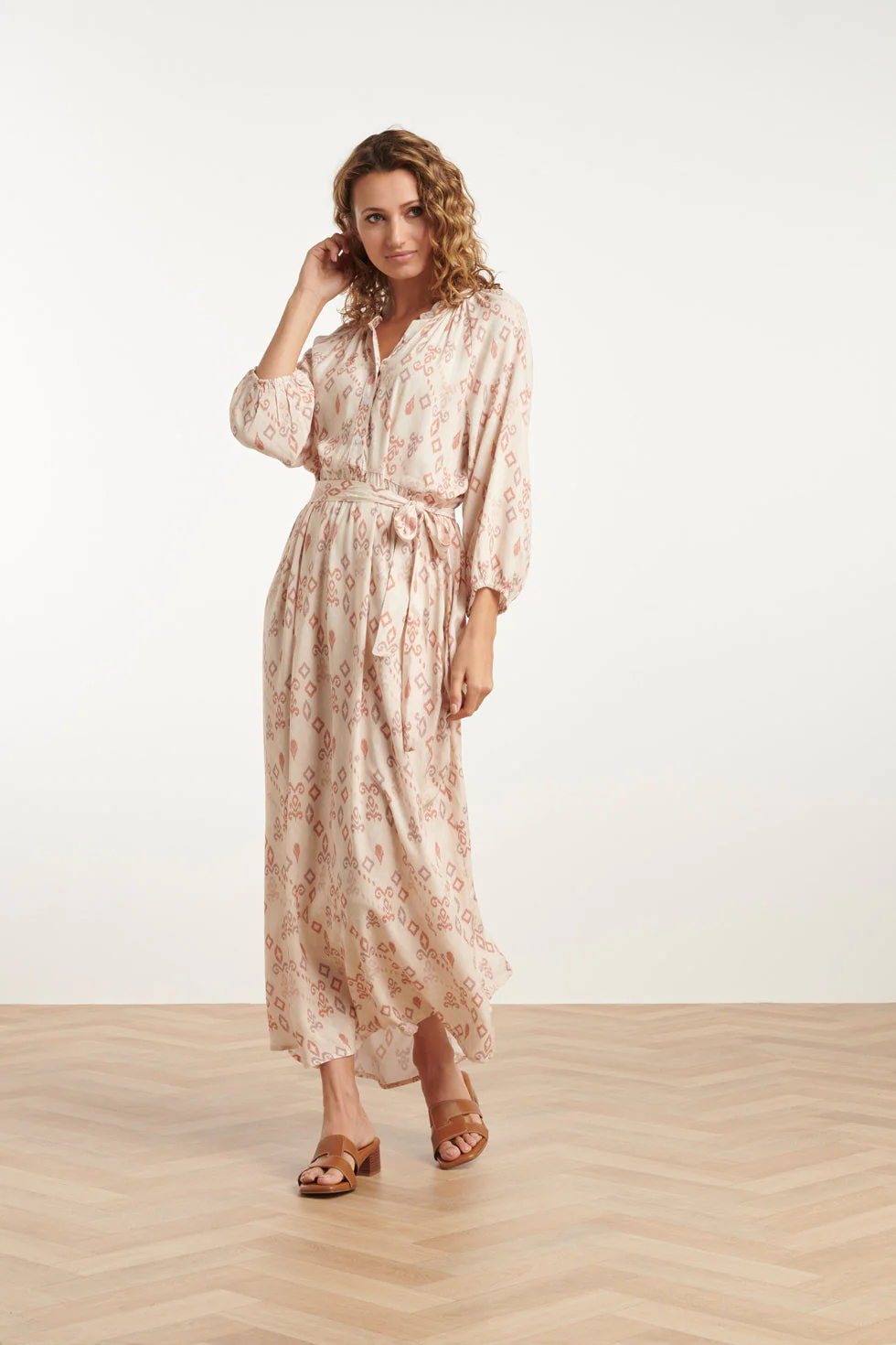 25042 Lichte Maxi Jurk Met V-Halsaztec Print-Nude  Tinten | Sand - Muticolour - Image 4