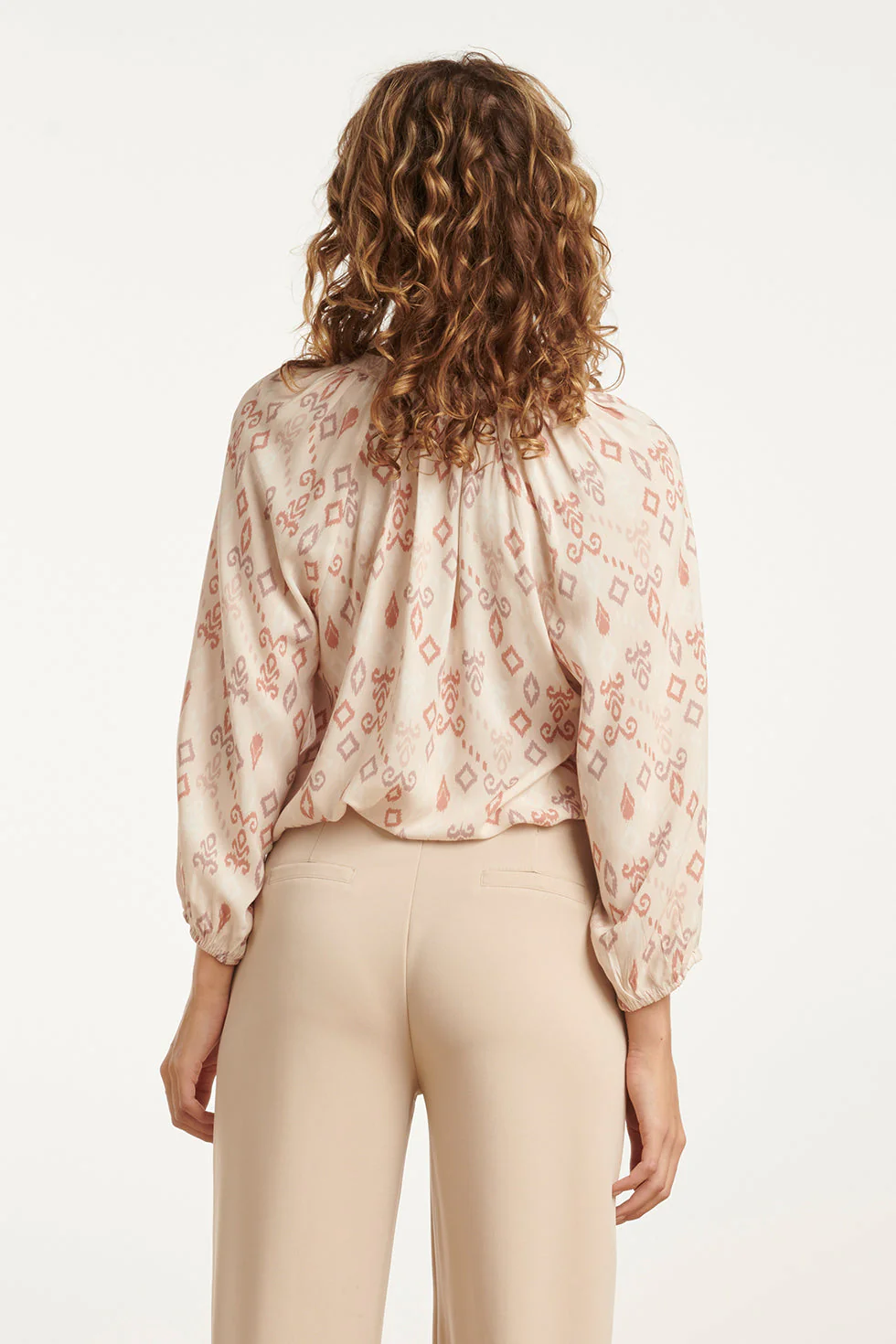 25043 V-Hals Blouse Met Aztec Printnude  Tinten | Sand - Muticolour - Image 6