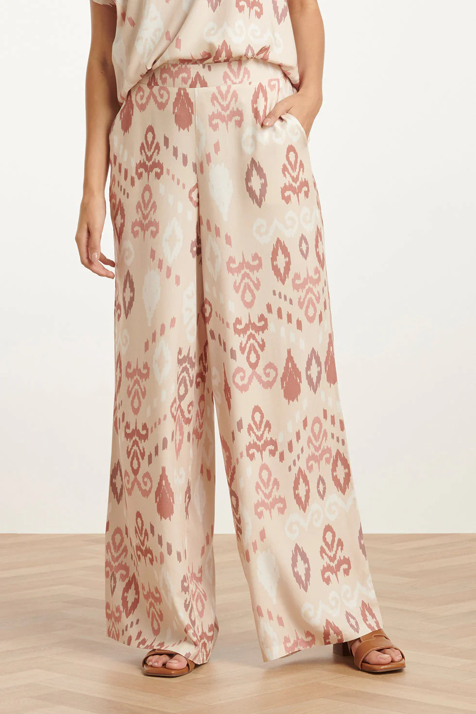 25044 Flowy Aztec Print Broeknude Tinten | Sand - Muticolour - Image 3