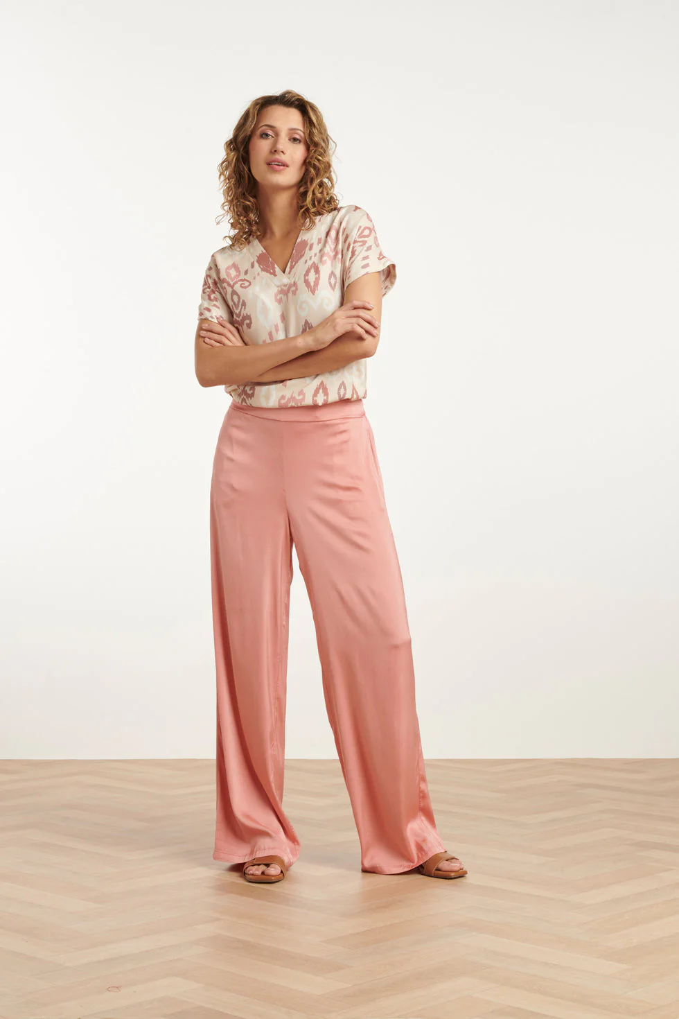25045 V-Hals Paneel Top Met Een Groot Aztec Print-Nude Tinten | Sand - Muticolour - Image 3