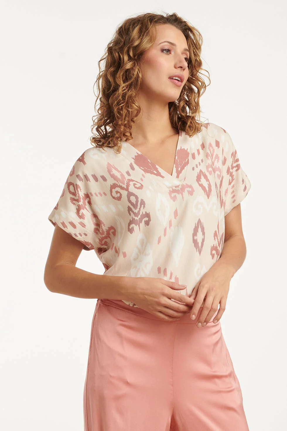 25045 V-Hals Paneel Top Met Een Groot Aztec Print-Nude Tinten | Sand - Muticolour - Image 4