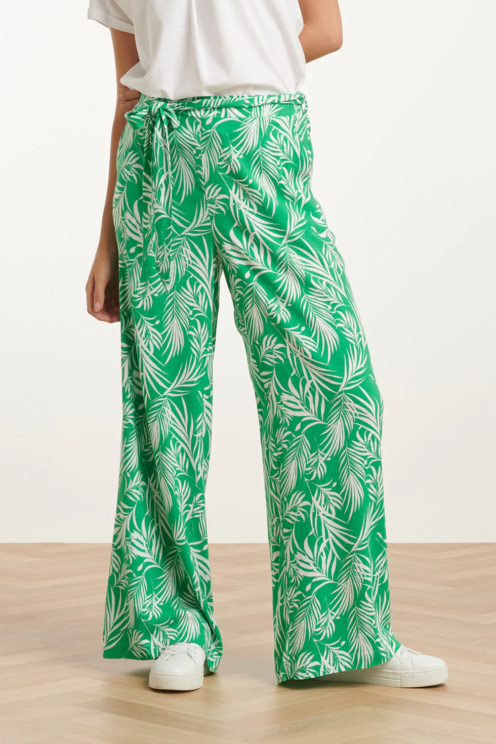 25047 Stretchy Flowy Broek Met Bladprint | Green - White - Image 3