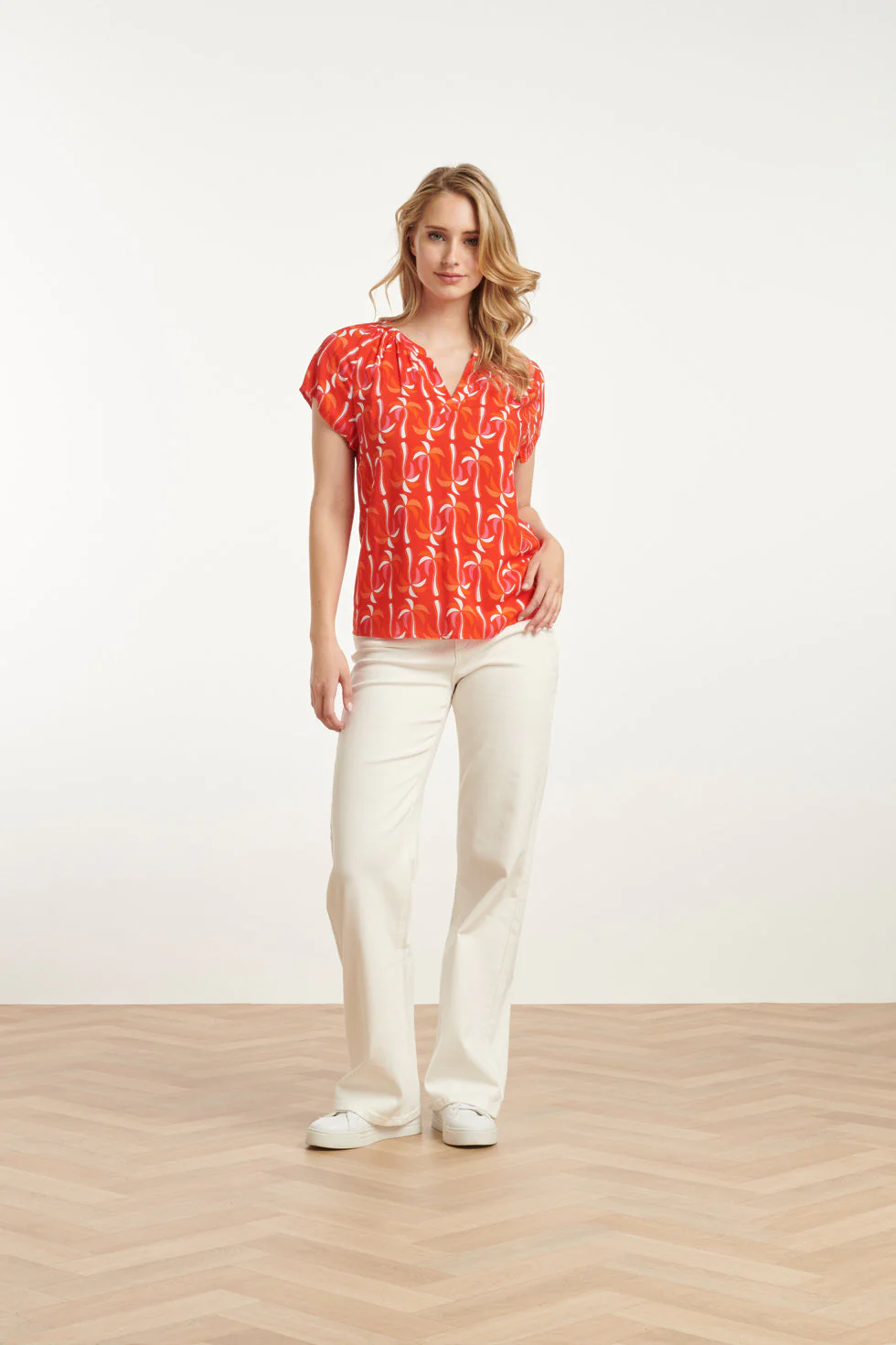 25055 Top Met V-Halspalmprint | Red - Muticolour - Image 3