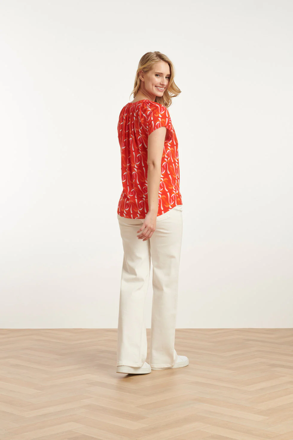 25055 Top Met V-Halspalmprint | Red - Muticolour - Image 5