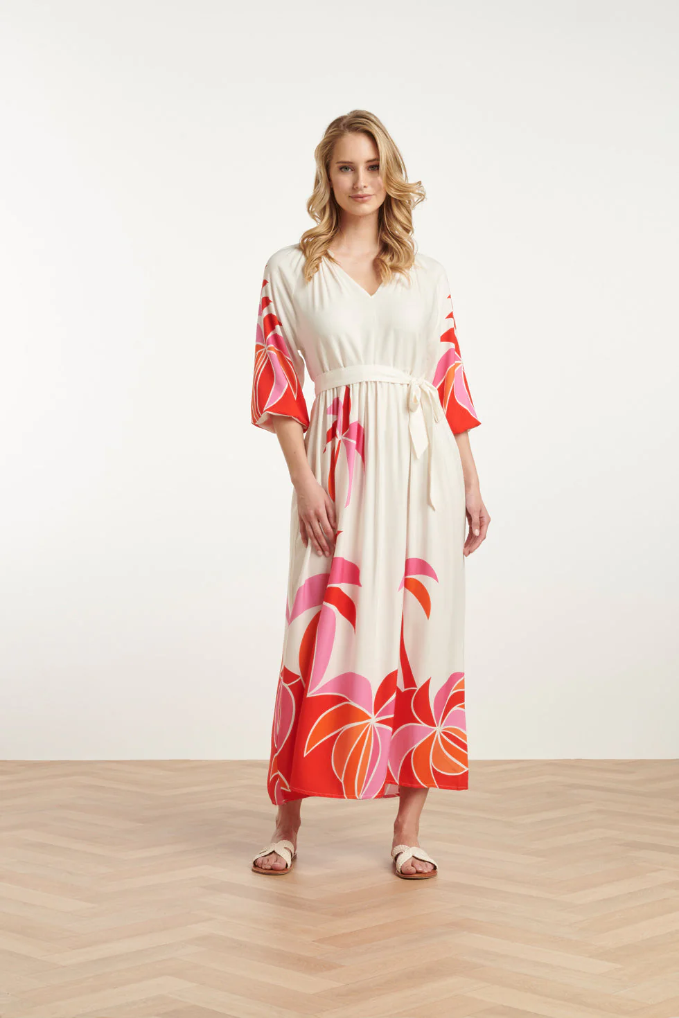 25058 Off White Flowy Maxi Jurk Met Helder  Palm Print | Red - Muticolour - Image 3