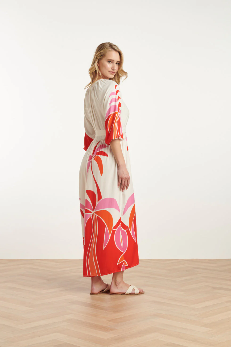 25058 Off White Flowy Maxi Jurk Met Helder  Palm Print | Red - Muticolour - Image 5
