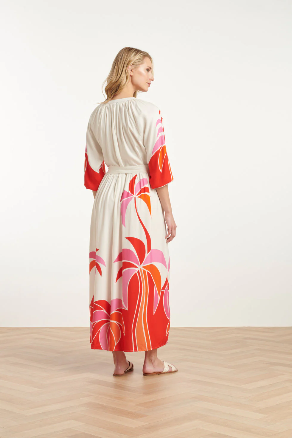25058 Off White Flowy Maxi Jurk Met Helder  Palm Print | Red - Muticolour - Image 6
