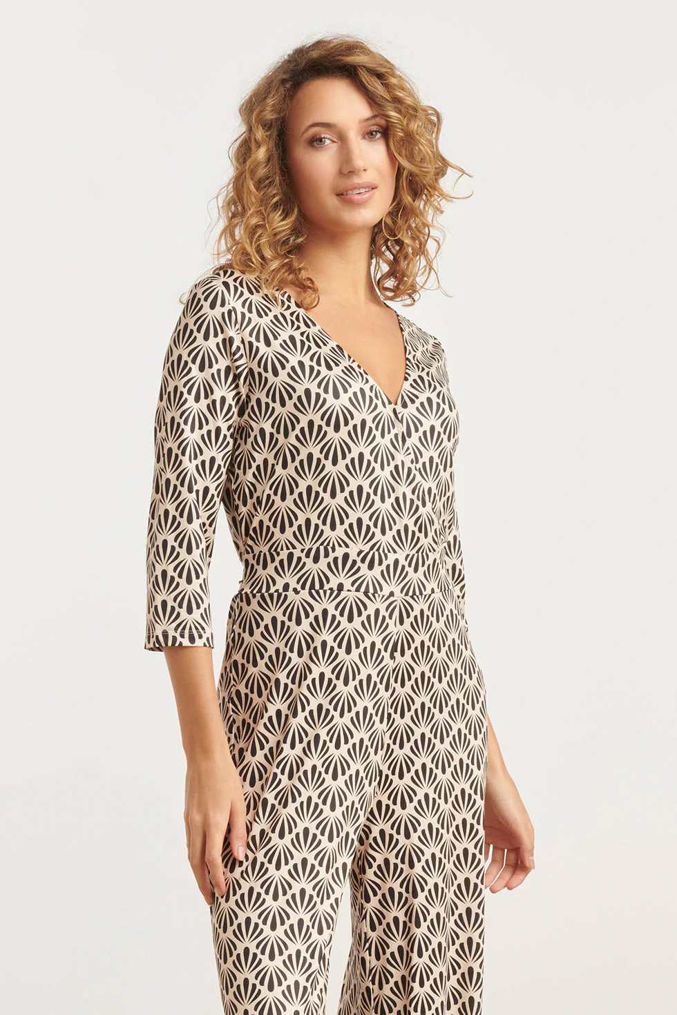 25061 E Jumpsuit Met Schelpenprint | Off White - Black - Image 3
