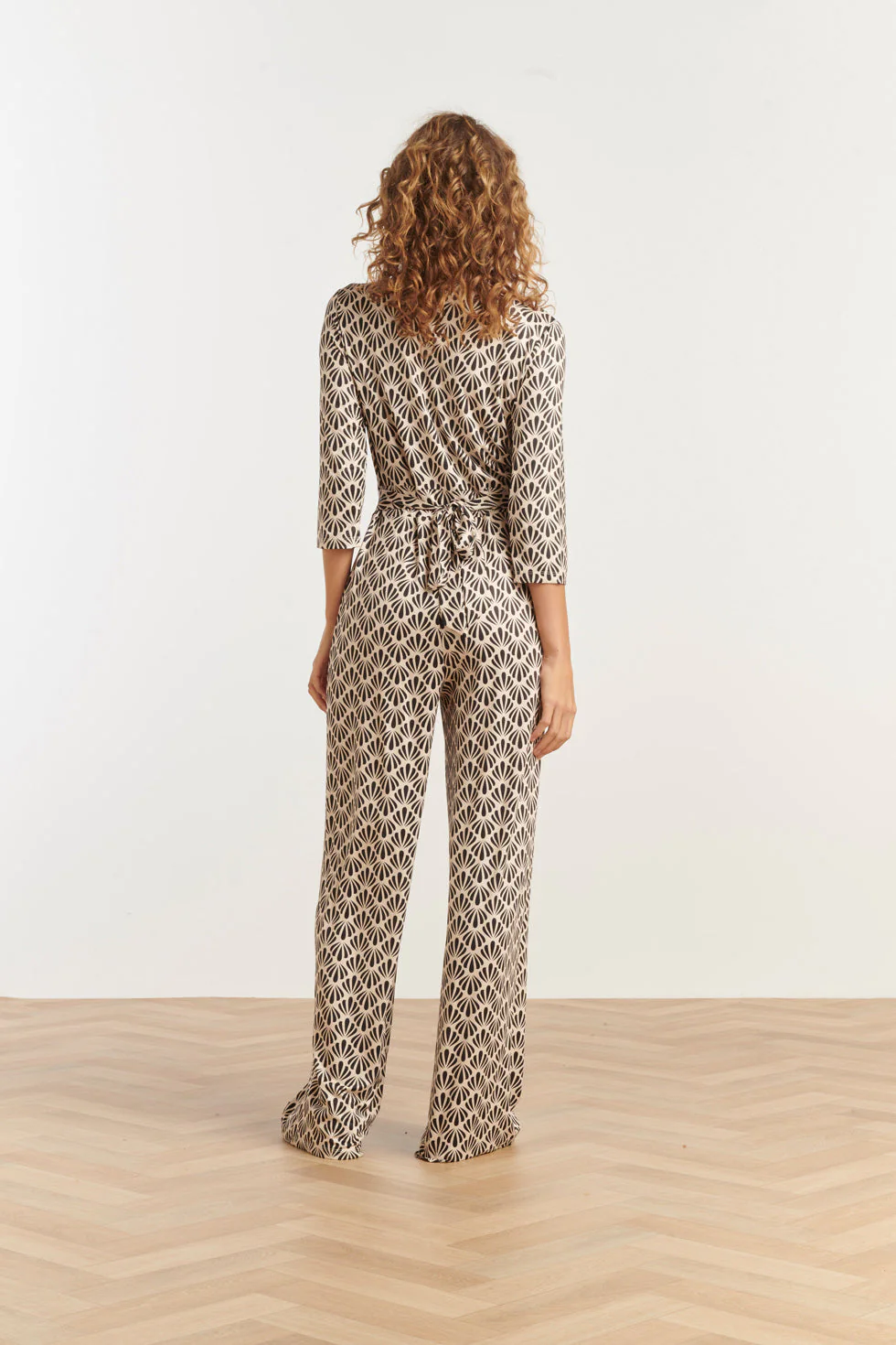 25061 E Jumpsuit Met Schelpenprint | Off White - Black - Image 6