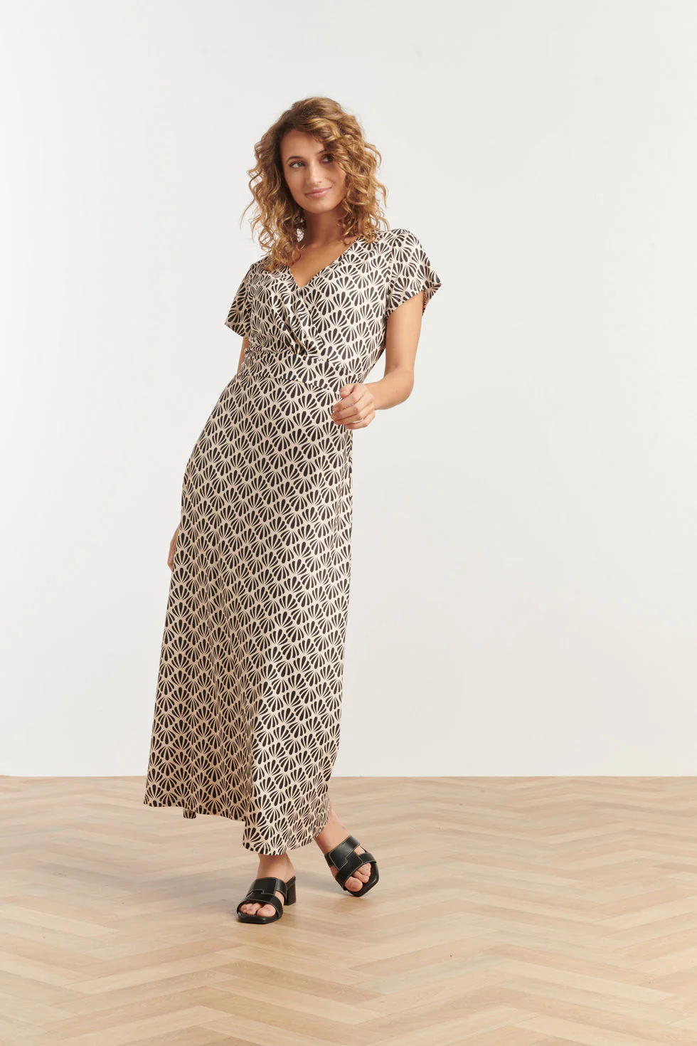 25063 E Schelpenprint Maxi-Jurk | Off White - Black - Image 3