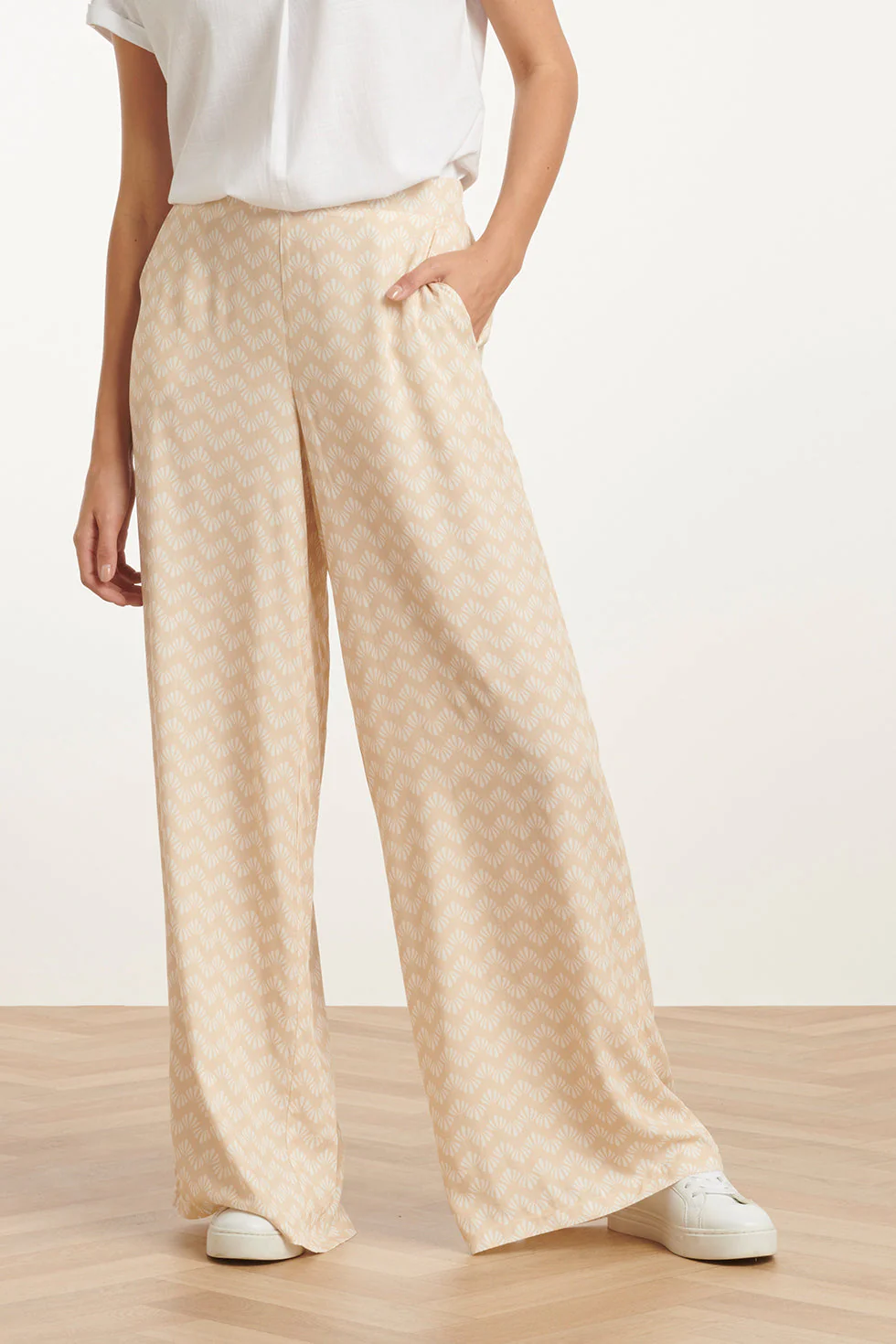 25064 Wijde Broek Met Schelp Zigzagprint | Sand - White - Image 3