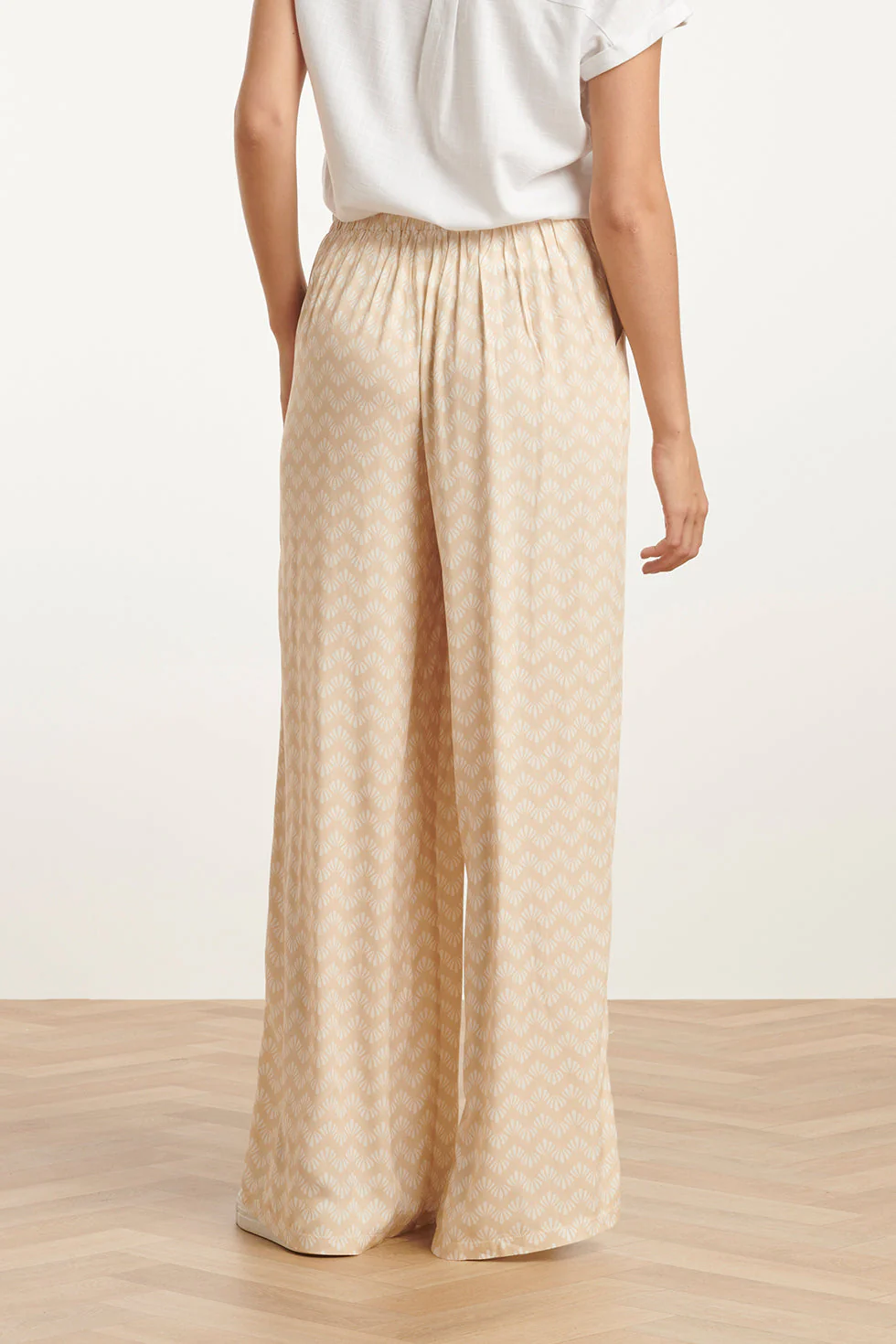25064 Wijde Broek Met Schelp Zigzagprint | Sand - White - Image 6