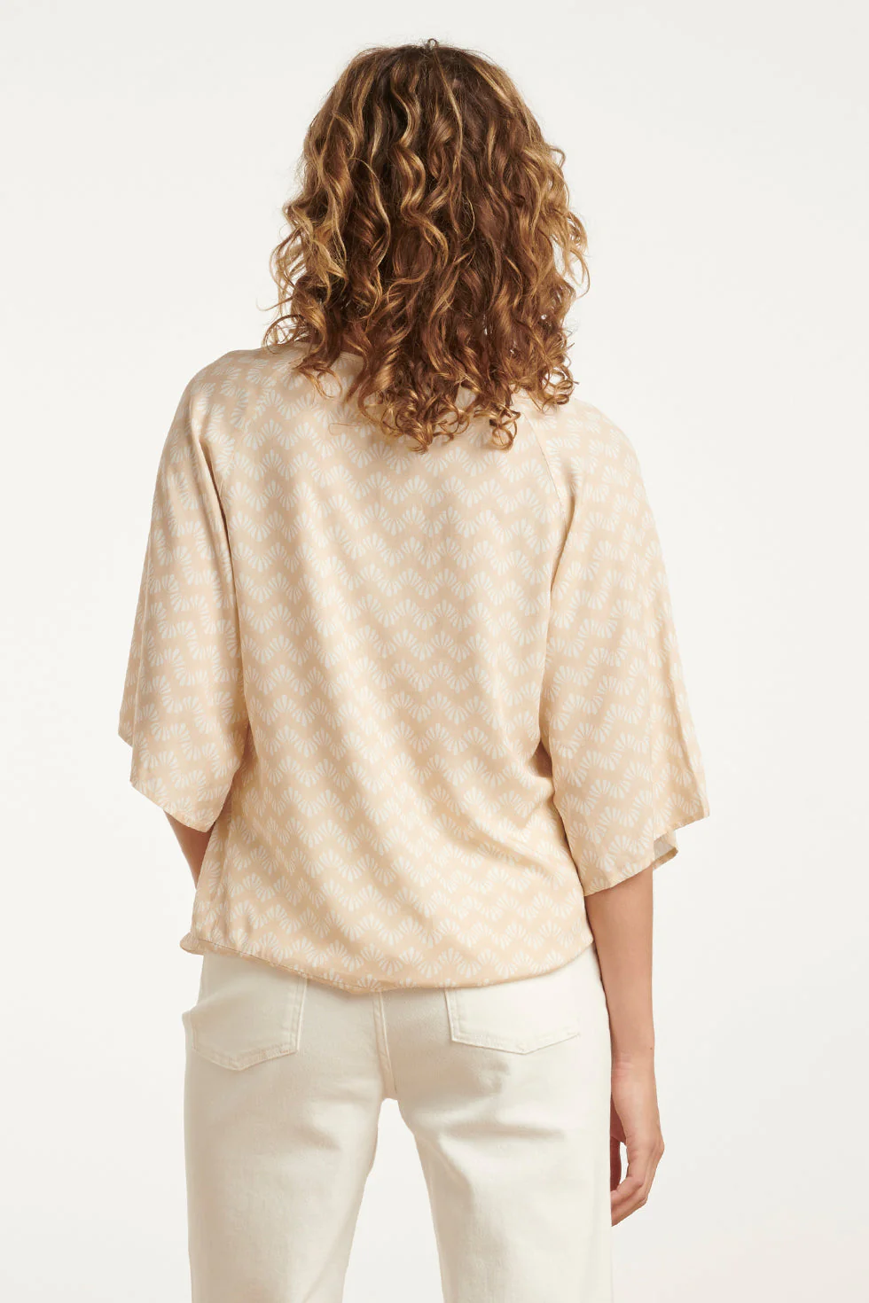 25066 Schelpenprint Top | Sand - White - Image 6