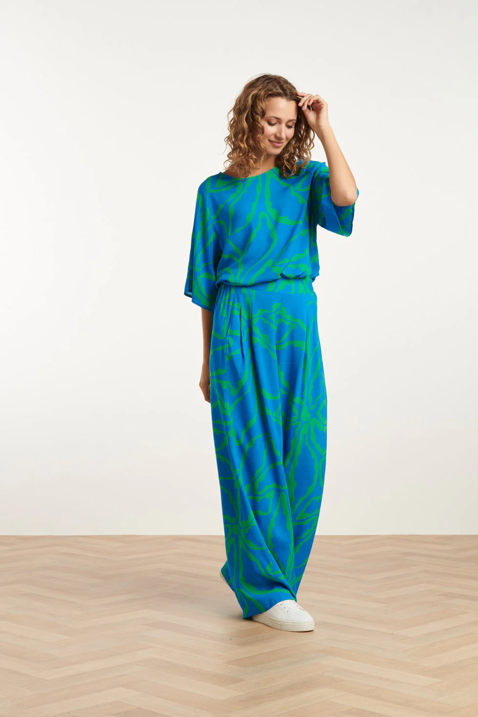 25067  Top Met Grafische Bloemenprint | Cobalt - Green - Image 3