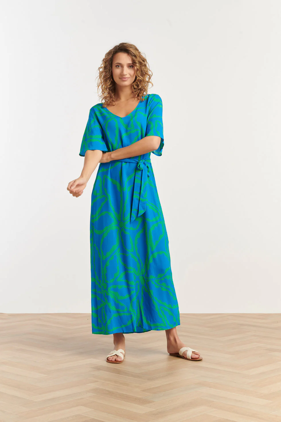 25068 Maxi Jurk Met Grafische Bloemenprintfelgras | Cobalt - Green