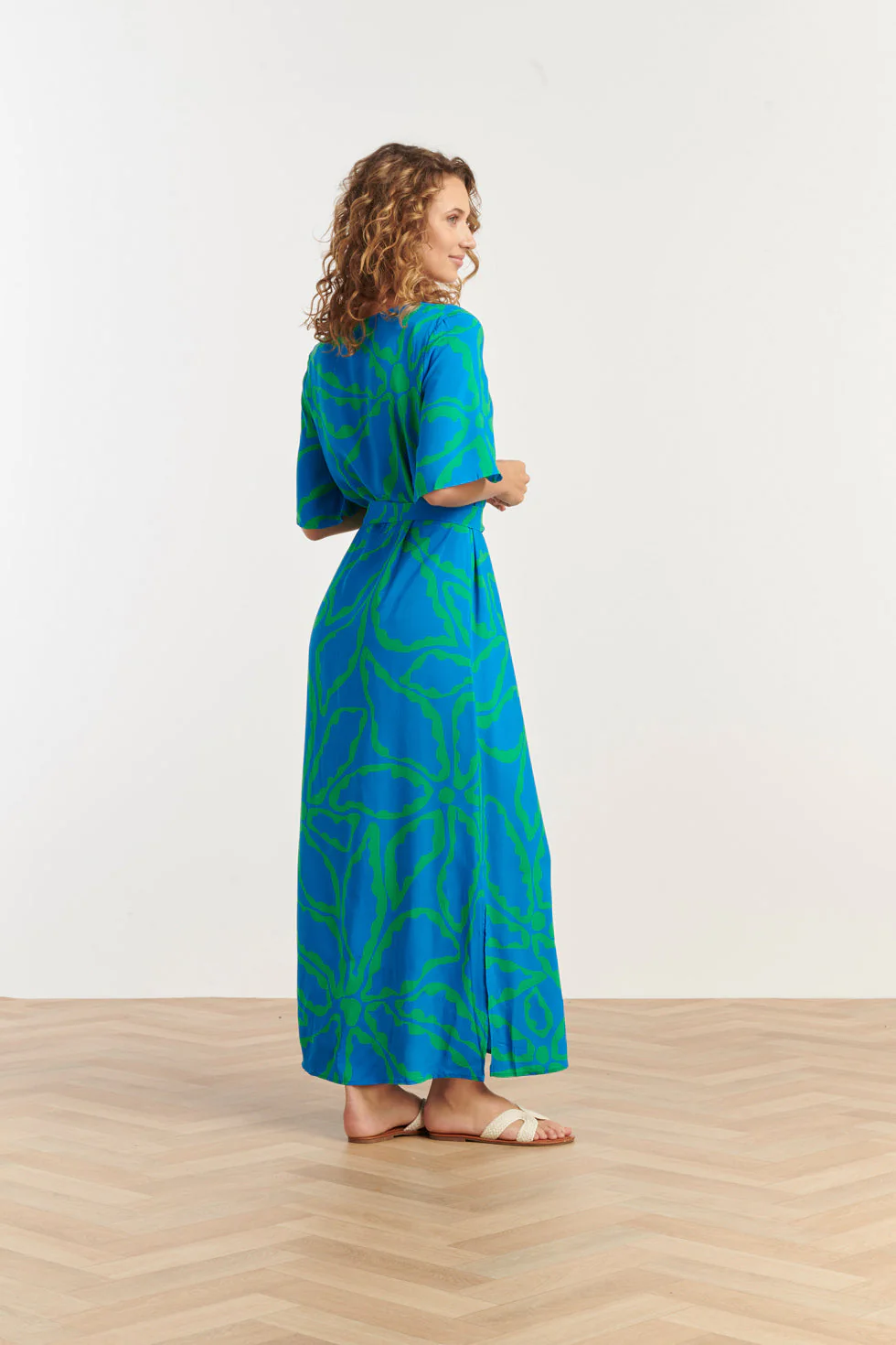 25068 Maxi Jurk Met Grafische Bloemenprintfelgras | Cobalt - Green - Image 5