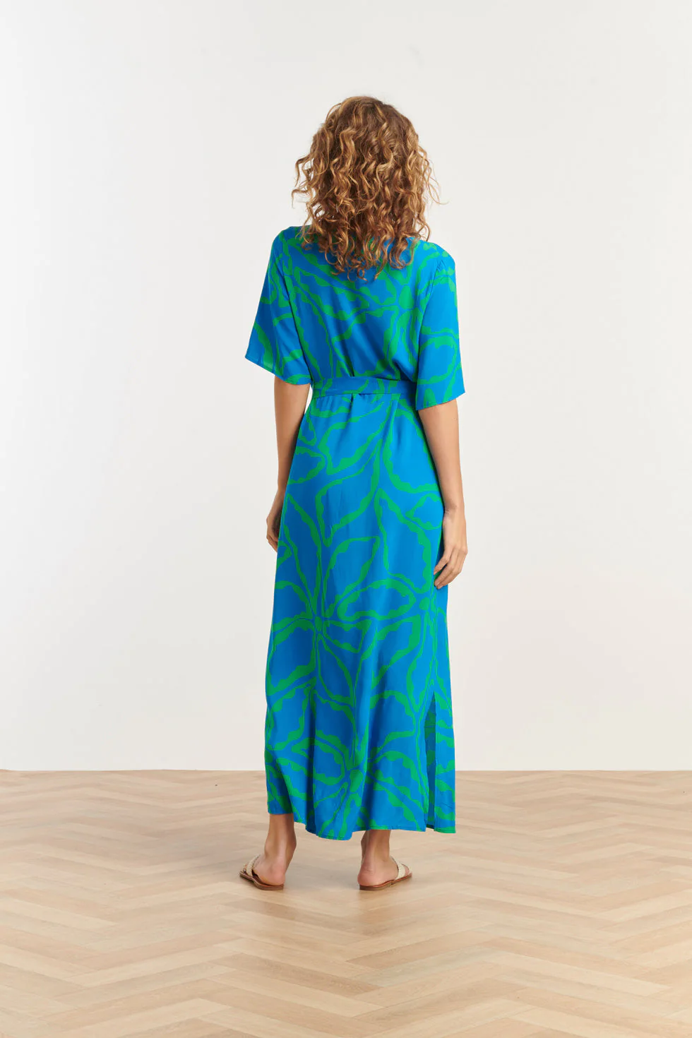 25068 Maxi Jurk Met Grafische Bloemenprintfelgras | Cobalt - Green - Image 6