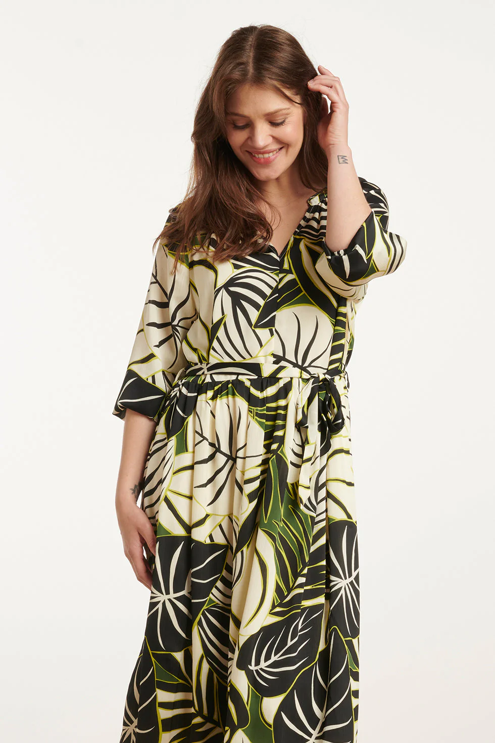 25070 Leaf Print Chiffon Midi Jurk | Green - Muticolour - Image 3
