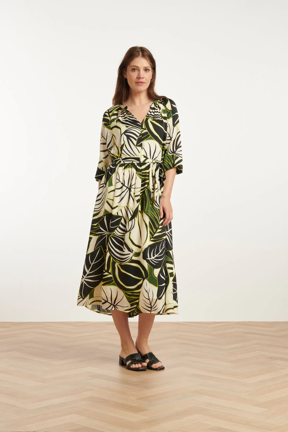 25070 Leaf Print Chiffon Midi Jurk | Green - Muticolour - Image 4