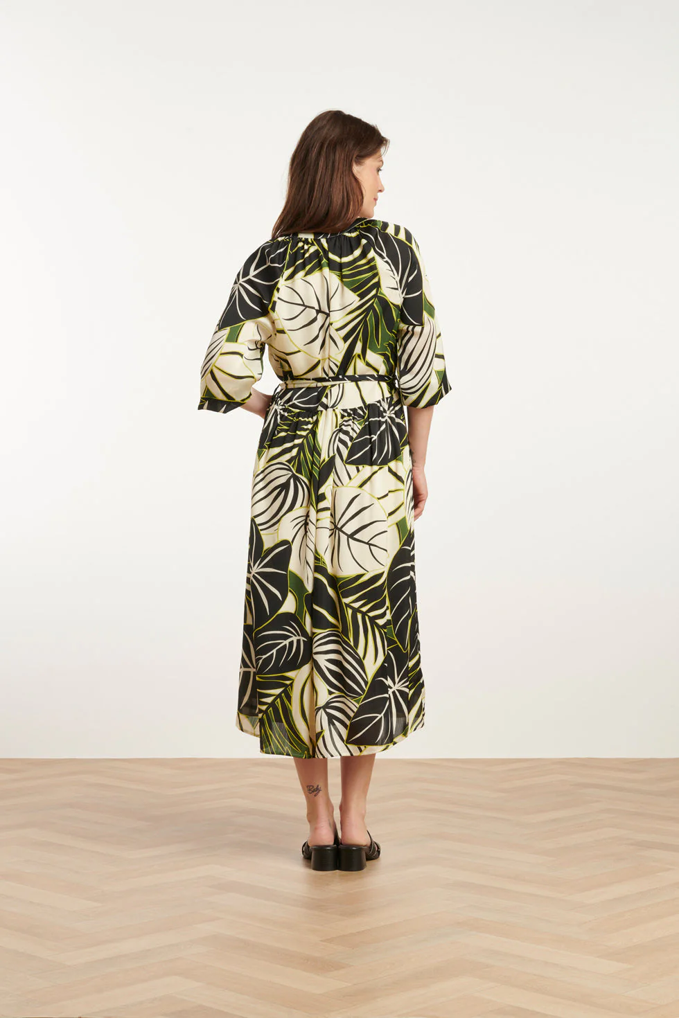 25070 Leaf Print Chiffon Midi Jurk | Green - Muticolour - Image 6