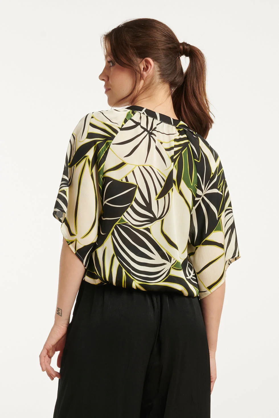 25071 Leaf Print Chiffon Top Met V-Halsflared Mouwen | Green - Muticolour - Image 6