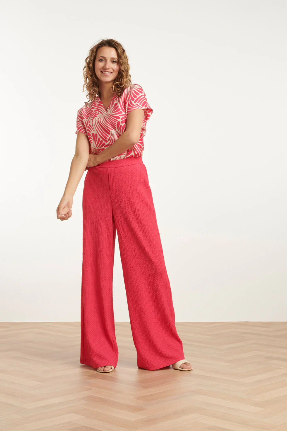 25073 Top Met Grafisch Print | Pink - White - Image 3