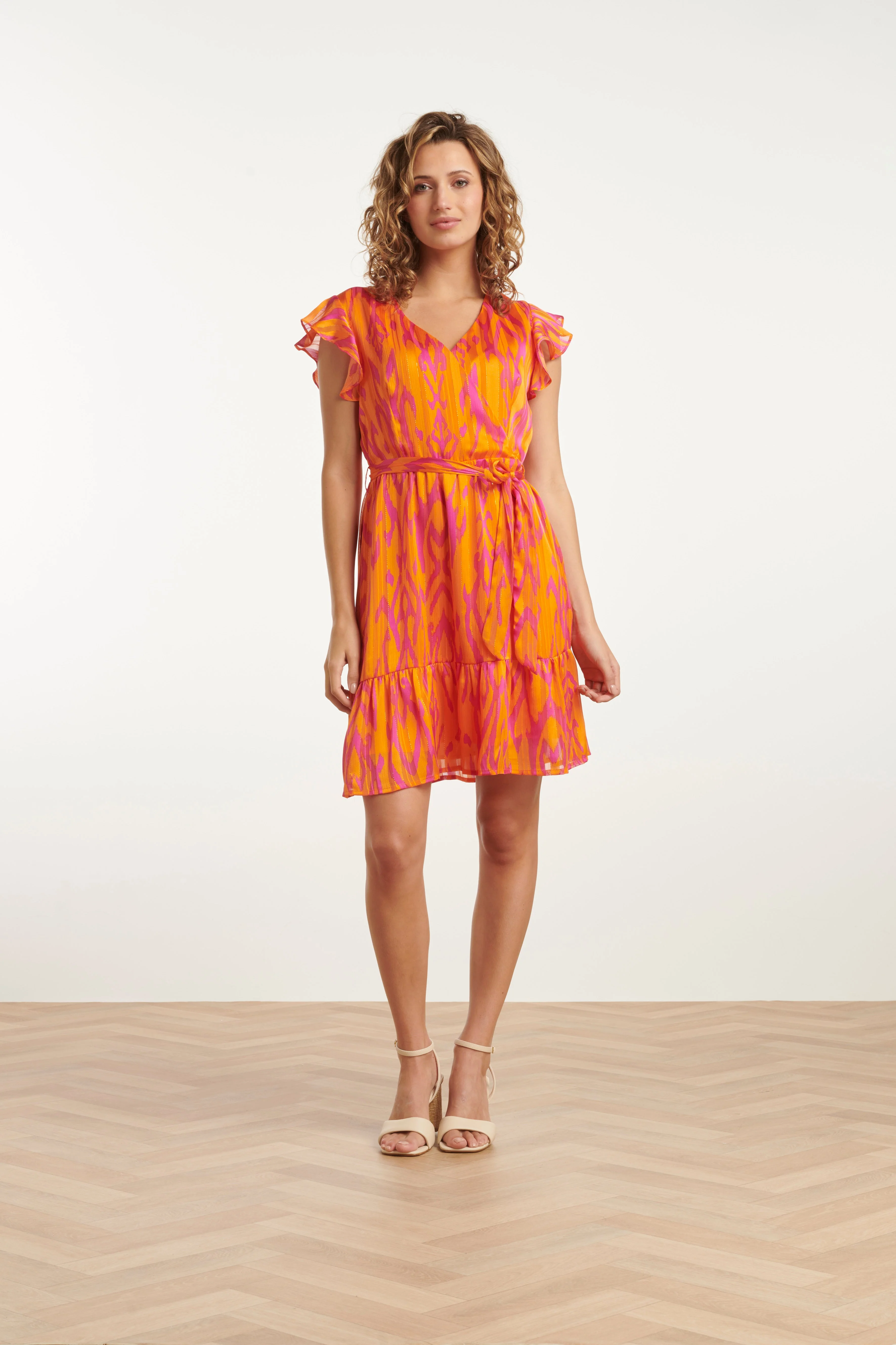 25075 Orange Aztec Print Chiffon Frilly Jurk | Orange - Pink - Image 3