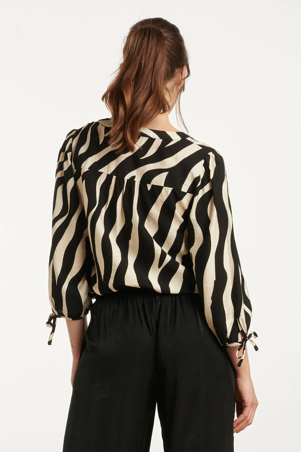 25076 E Zebra Print Top | Off White - Black - Image 6