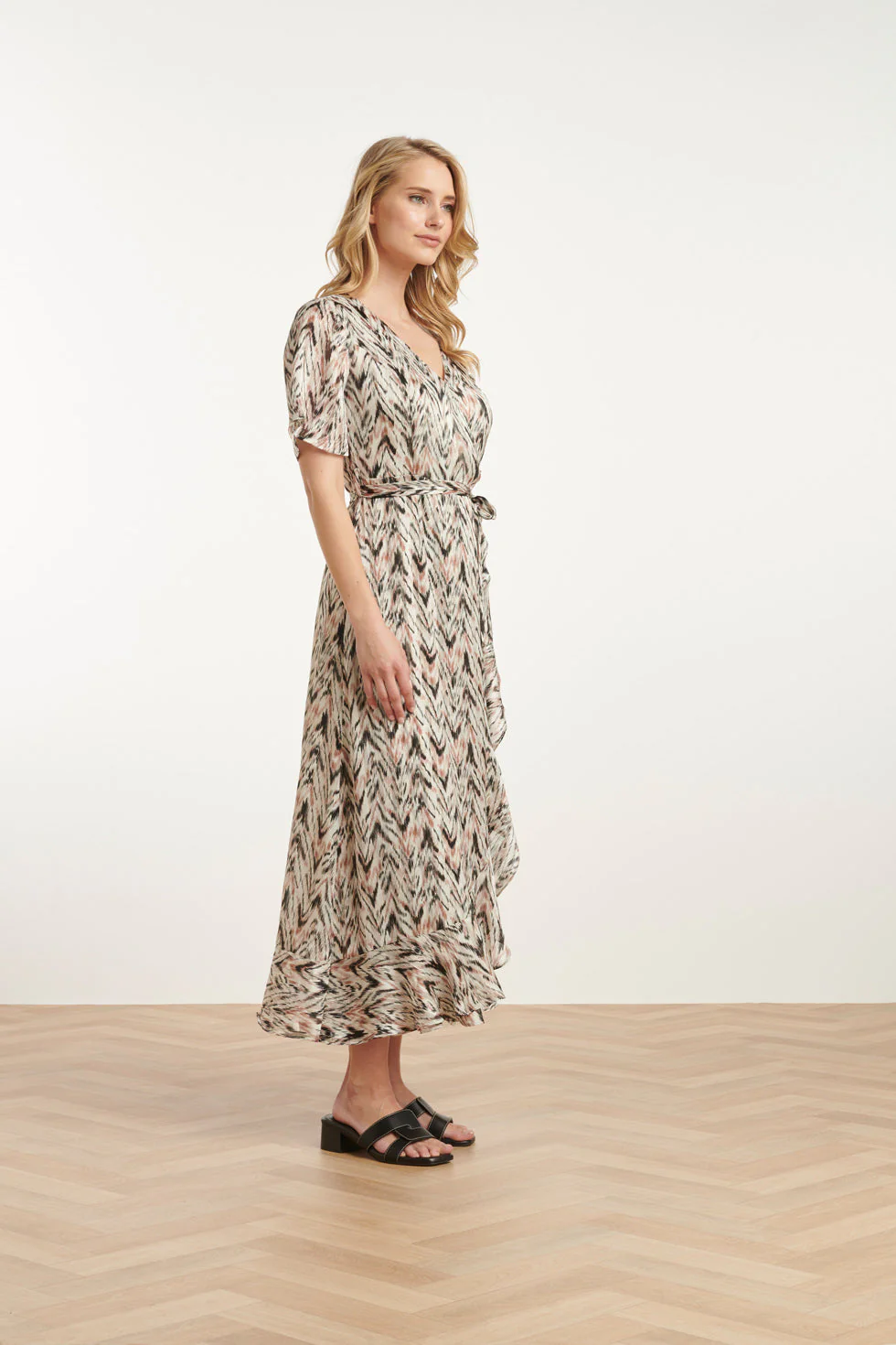 25078 Chiffon Overlap Maxi Jurk Met , Graphic Print | Off White - Muticolour - Image 4