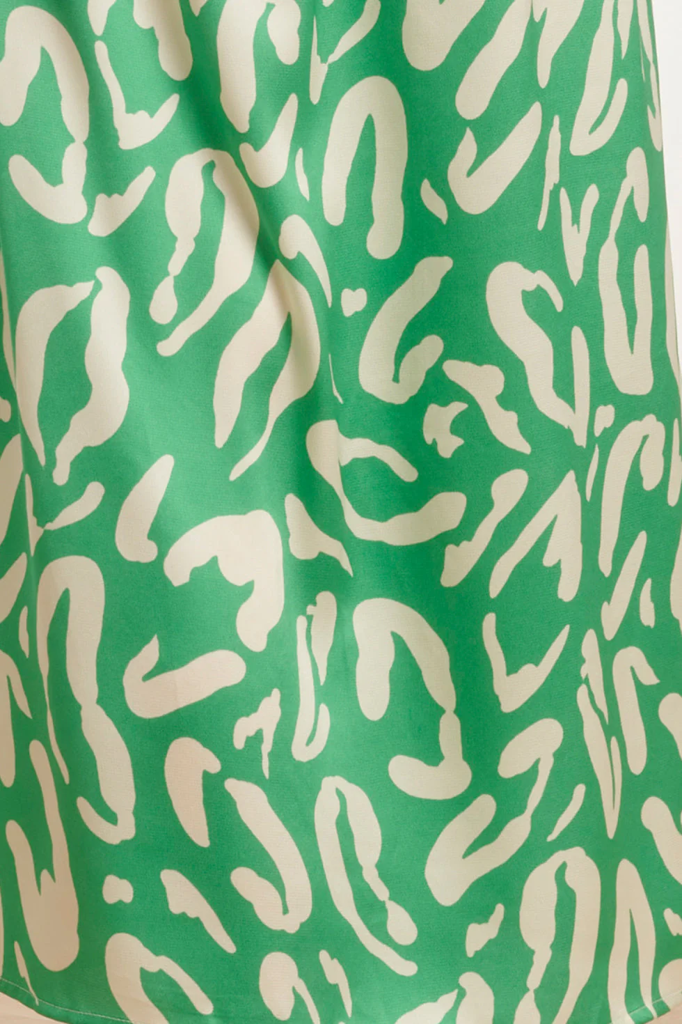 25082 Satin Maxi Jurk Met Te Dierenprint | Green - White - Image 8