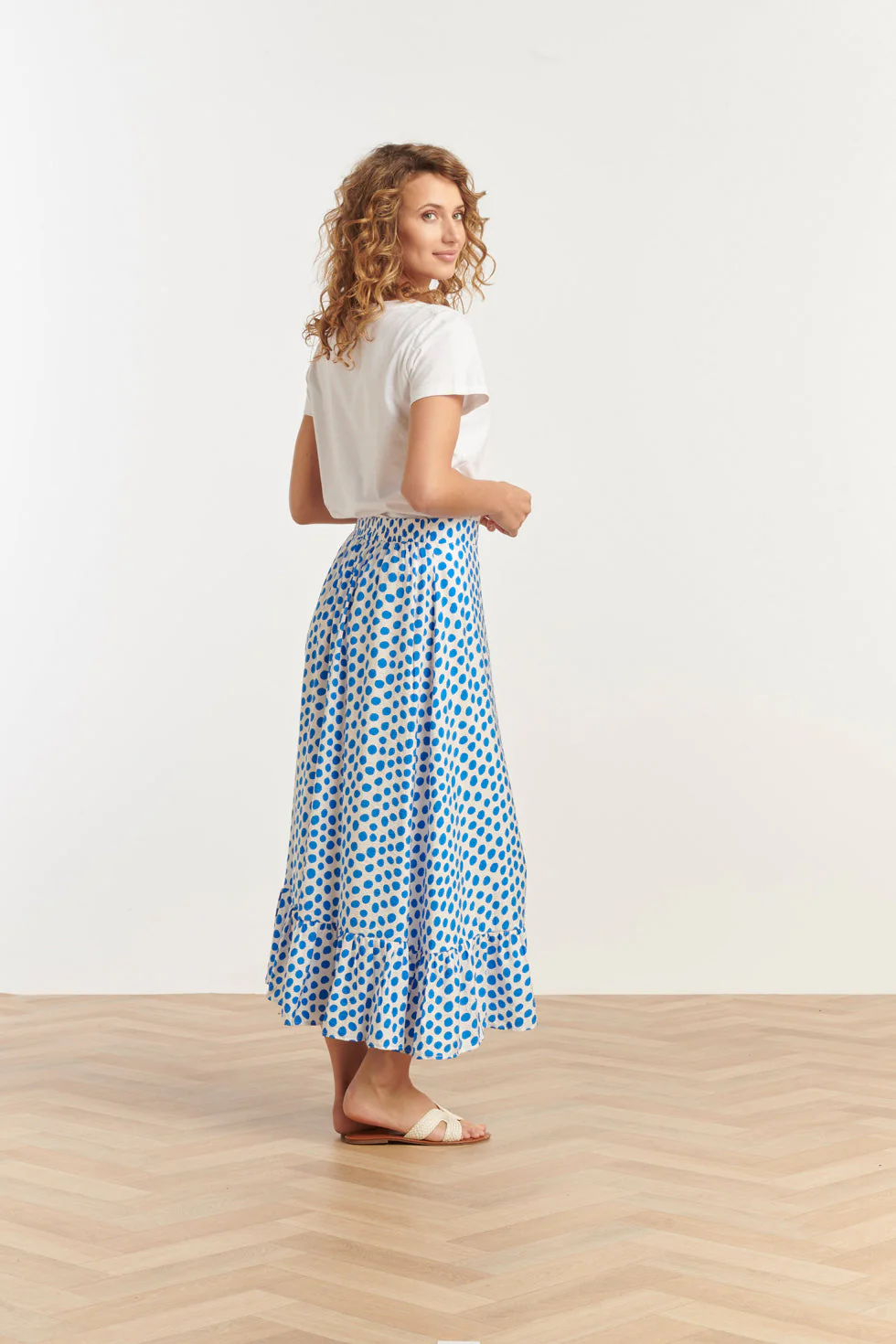 25085 Zomer Maxi Rok Met Polkadots | White - Cobalt - Image 5