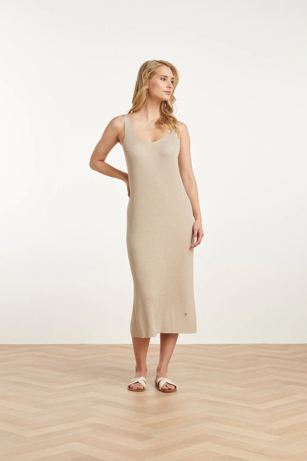 25106 Lurex Gebreide Strappy Midi-Jurk | Sand - Image 3