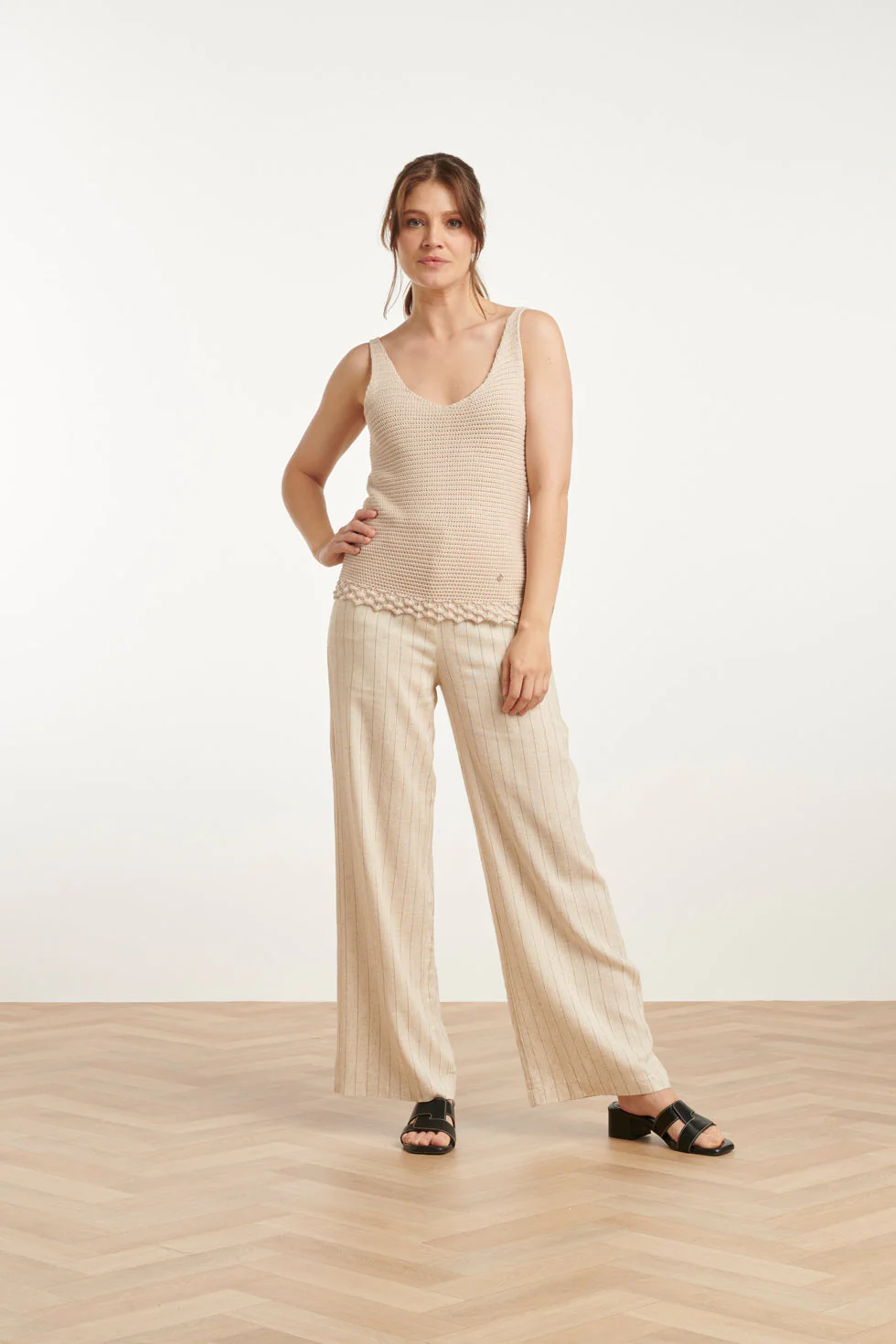 25107 E Gebreide Strappy Top Met Scallop Rand | Sand - Image 3