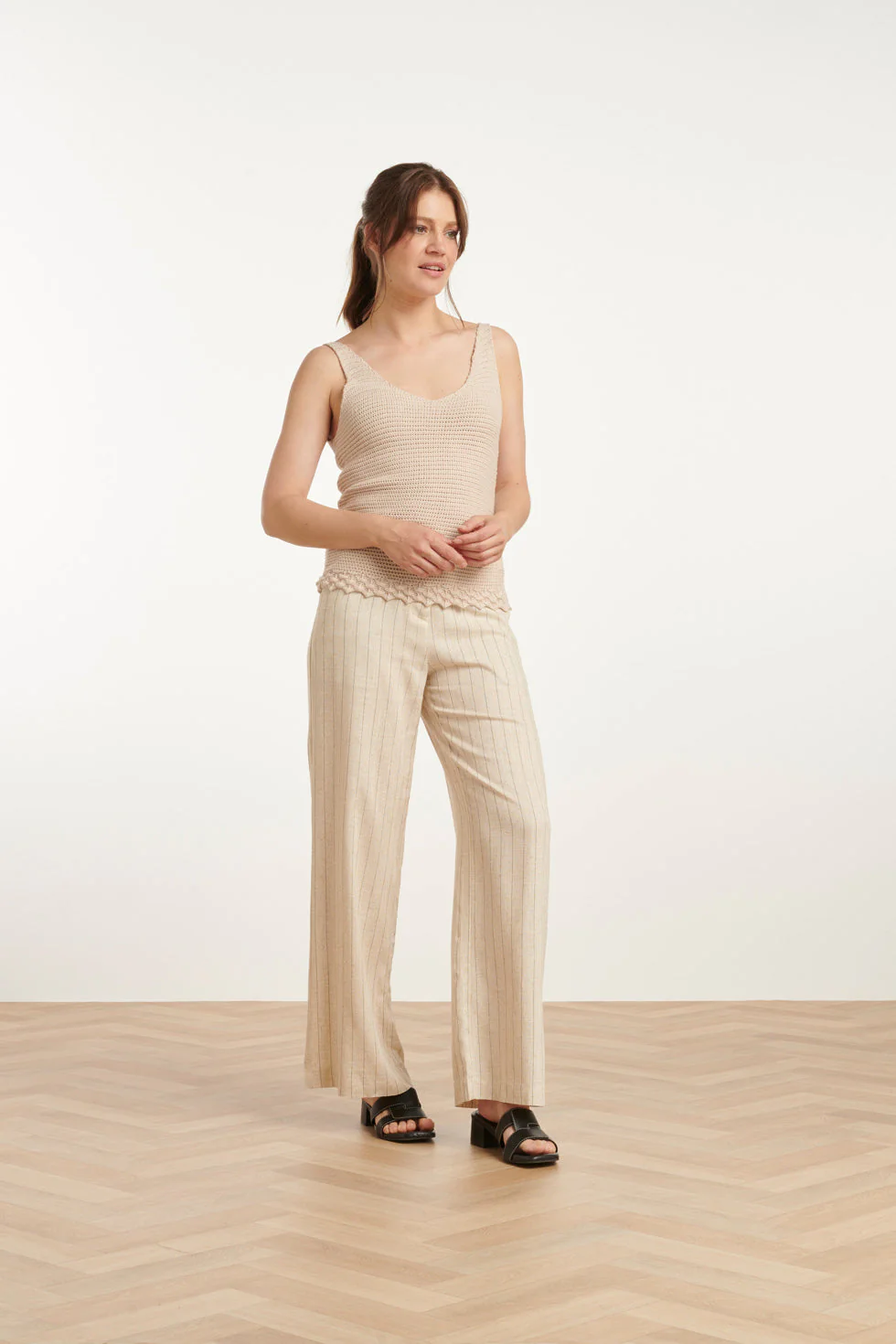 25107 E Gebreide Strappy Top Met Scallop Rand | Sand - Image 4