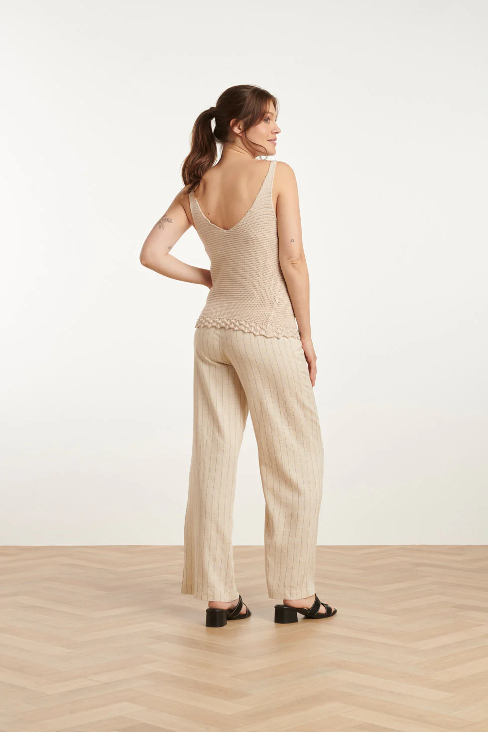 25107 E Gebreide Strappy Top Met Scallop Rand | Sand - Image 5