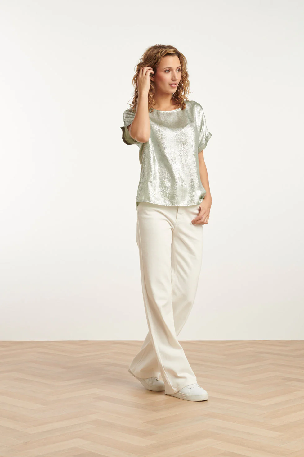 25112 Licht Metallic Top | Soft Green - Image 4