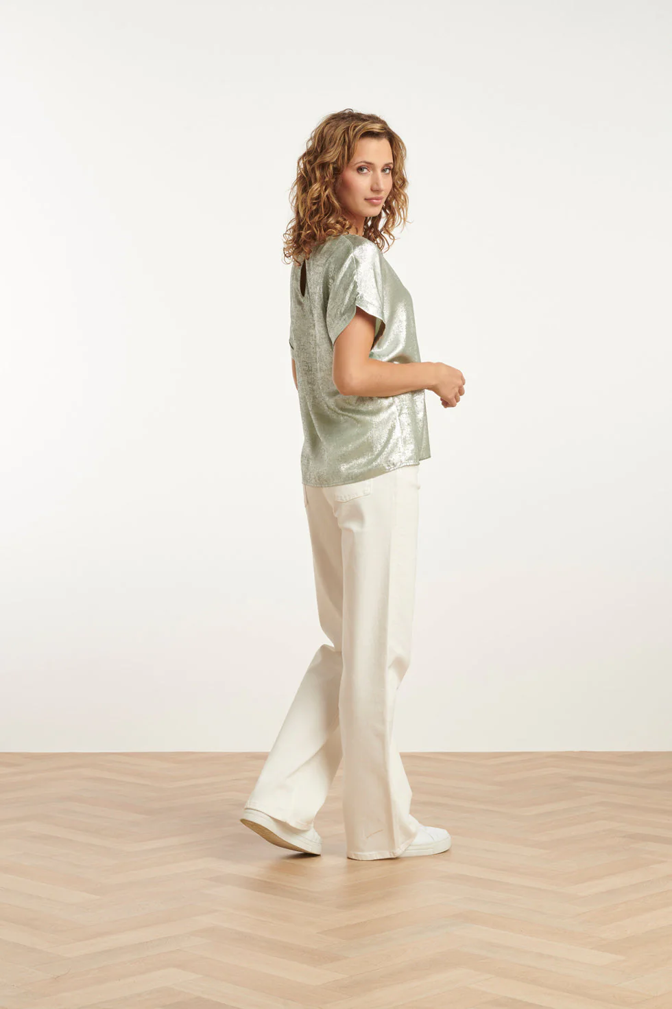 25112 Licht Metallic Top | Soft Green - Image 5